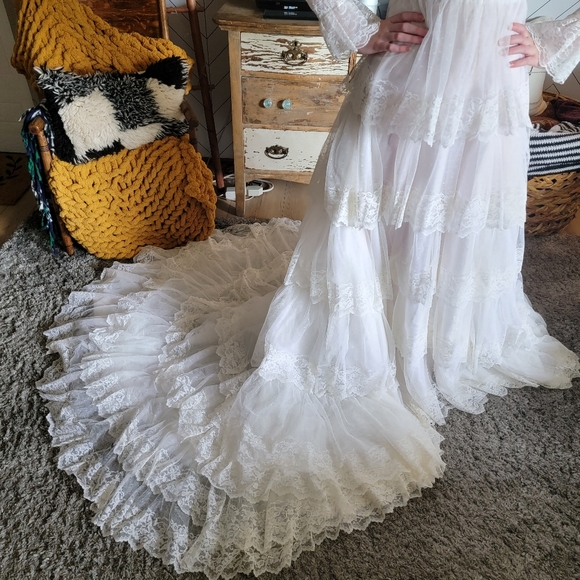 Stunning Vintage Sally Wallace Wedding Gown - Picture 7 of 10